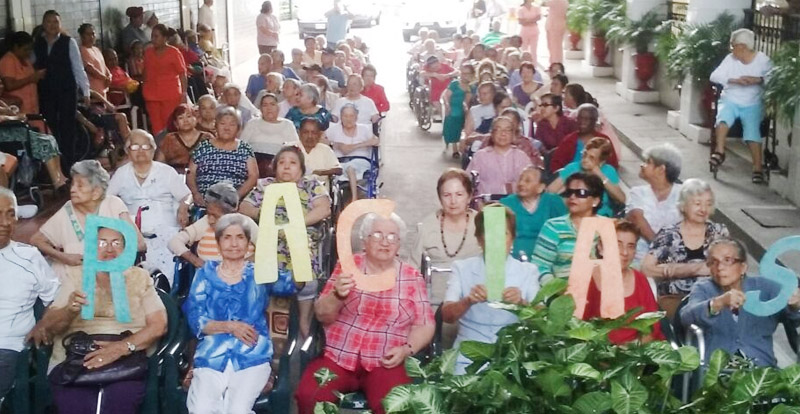 Adultas mayores celebraron el Día de las Madres – Hogar Corazón de Jesus